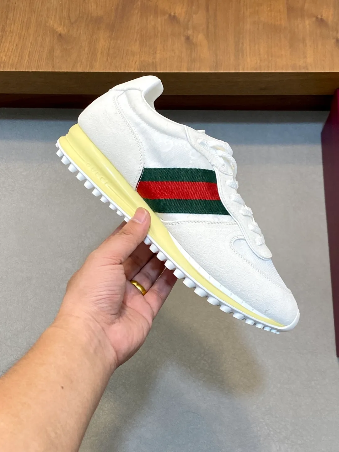 Men's shoes 💰660 [Gucci] Gucci - high-end quality original order 👩🏻‍❤️‍👨🏻 couple wear 🔍🔍🔍 casual sports shoes - upper: 🔝 suede calfskin, shoe body brand totem cloth. brand webbing, tongue. heel. air pressure brand logo - lining: water-dyed sheepskin -Outsole: ultra-light TPU foam·TR rubber; two-color molded outsole -Ultra-high quality control·fine workmanship: highlighted (high-end·exquisite·class) -Size: same style for men and women 36-44 (female 35, 40, male 45, 46 can be customized)·